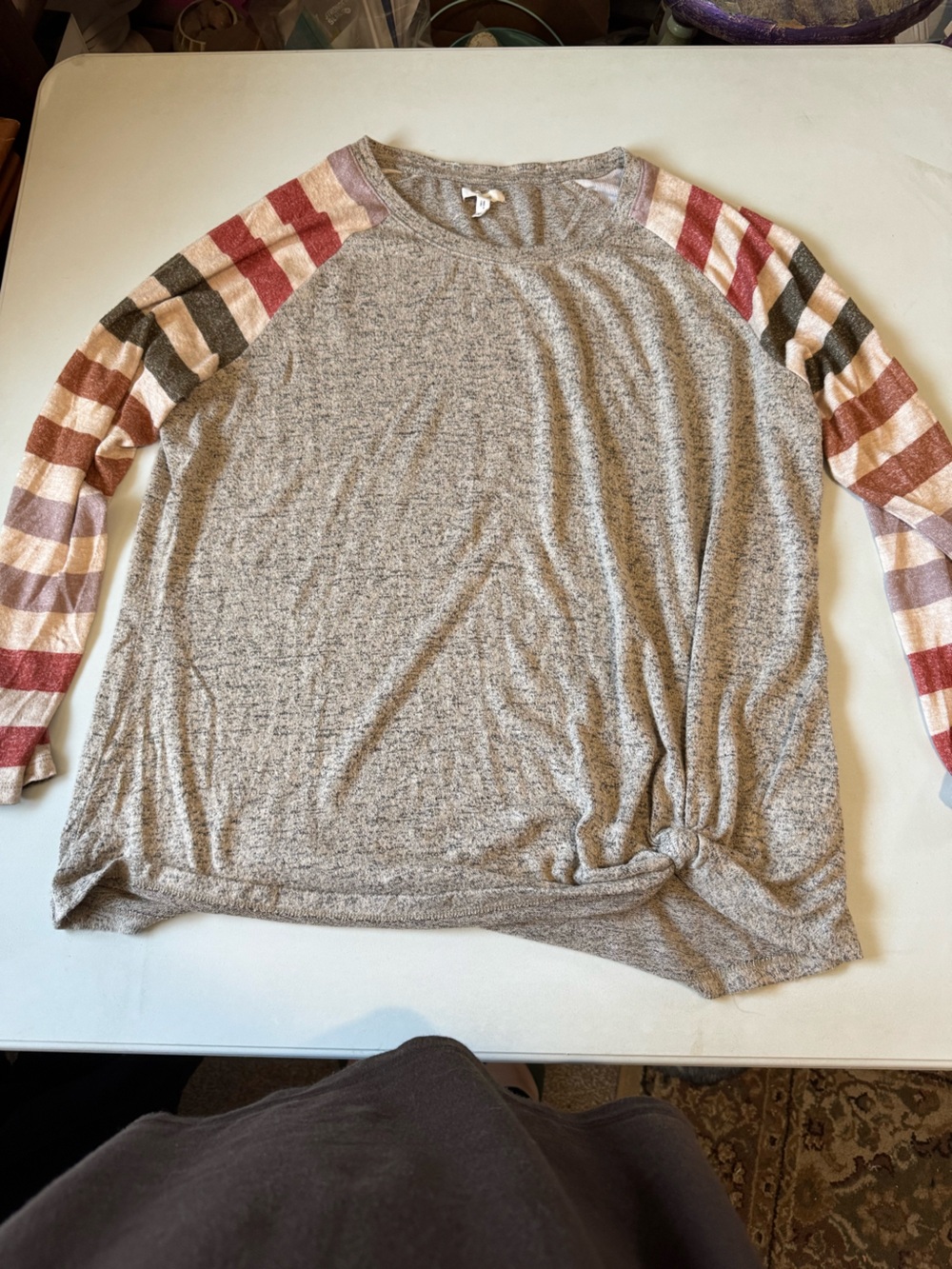 Striped Sleeve Twist-Hem Women's Top - Gray